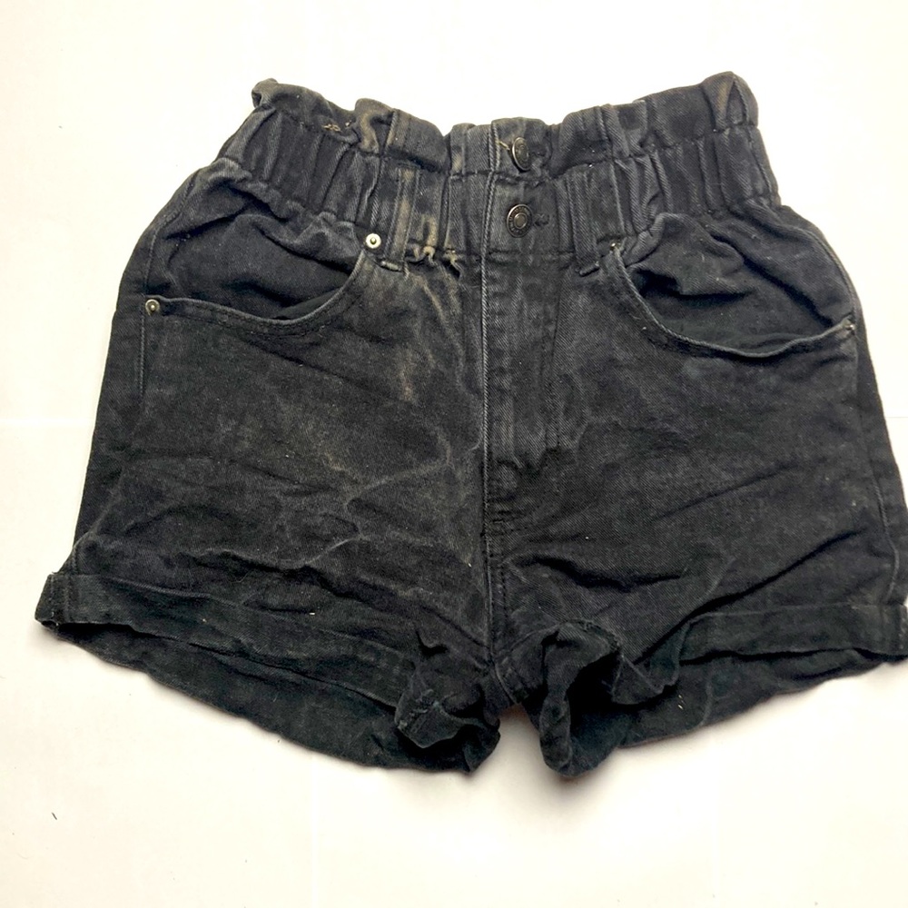 Forever 21 women’s Black Shorts. Size XS (Women’s) high waisted jean shorts